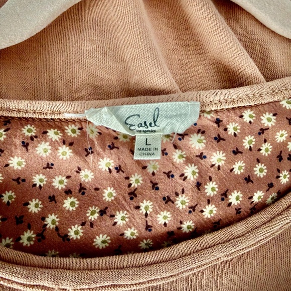 Easel Blouse with Floral Sleeves - Picture 4 of 4